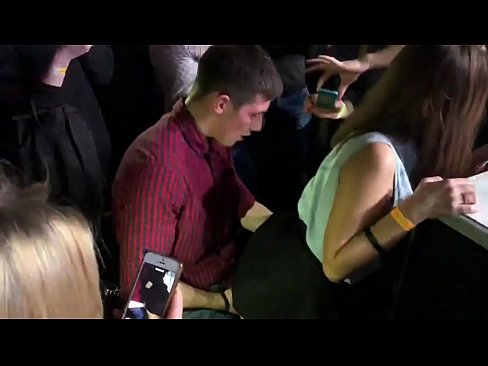 ❤️ Ubulili bangempela ku-nightclub yaseRussia. Intombazane yaseRussia eneminyaka engu-18 ubudala ingene endunu nasesithweni sangasese e-nightclub Ividiyo yocansi ku-zu.extraclasswork.ru ﹏